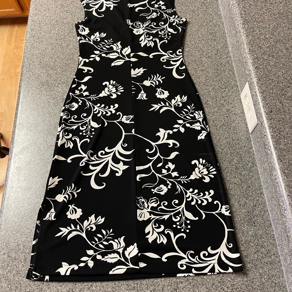 Dress - Picture 2 of 6